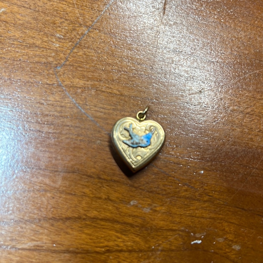 9k gold Antique English Bluebird locket Heart ❤️